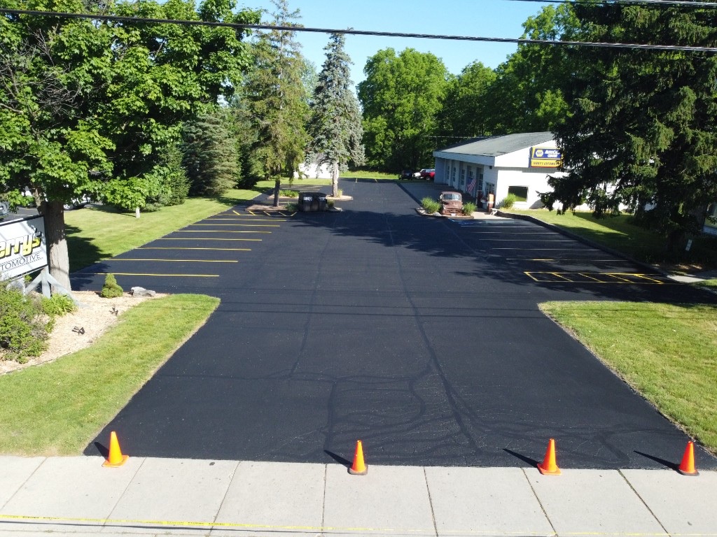 Asphalt Sealcoating
